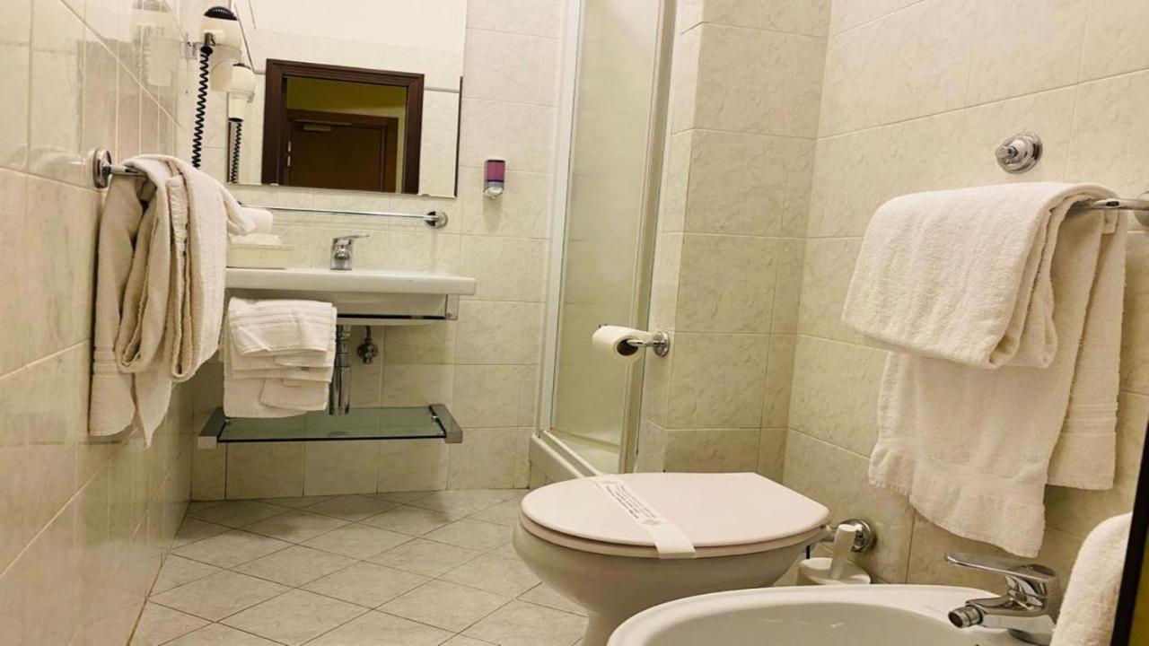 Roma Castle Termini Hotel ภายนอก รูปภาพ