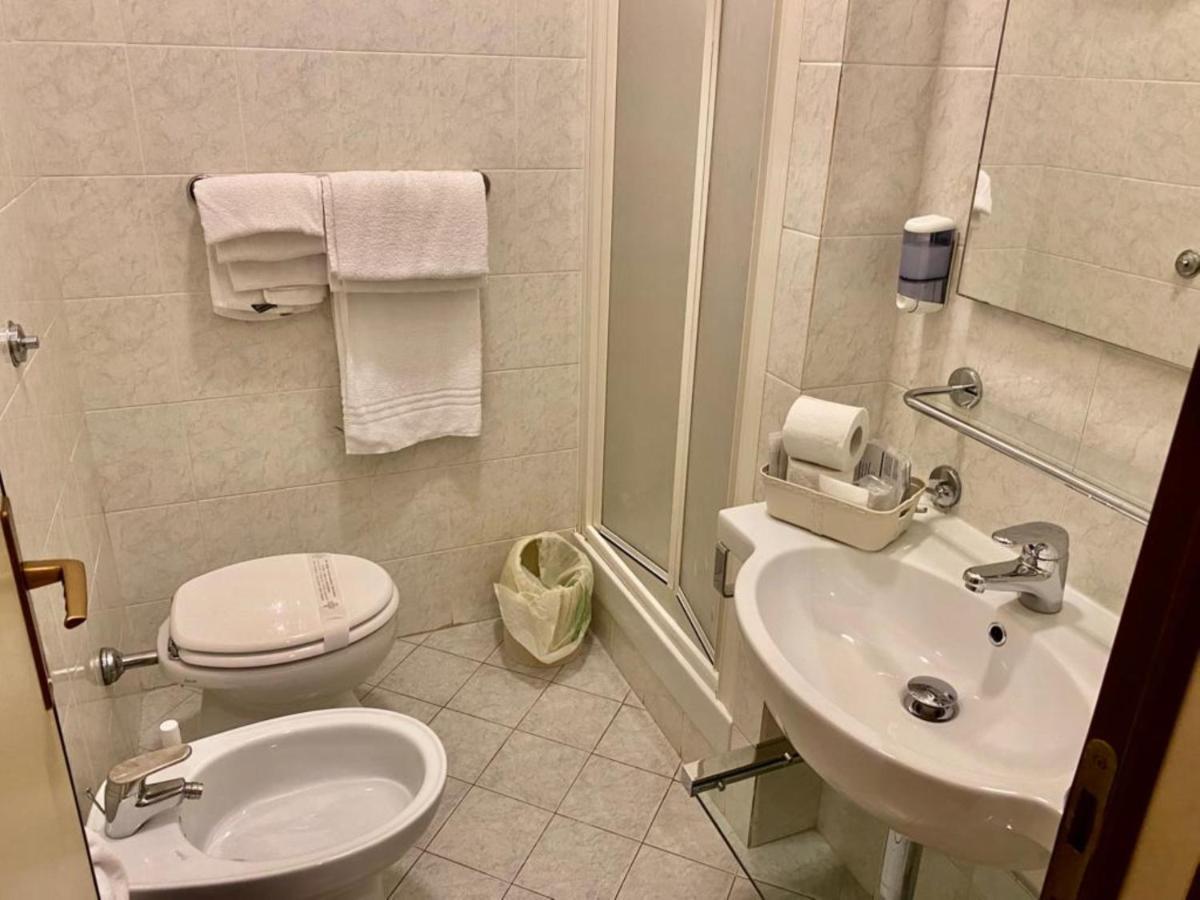 Roma Castle Termini Hotel ภายนอก รูปภาพ