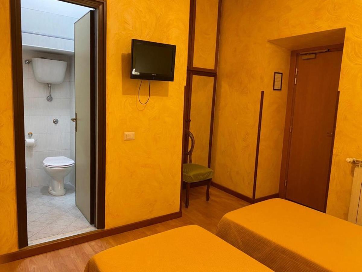 Roma Castle Termini Hotel ภายนอก รูปภาพ