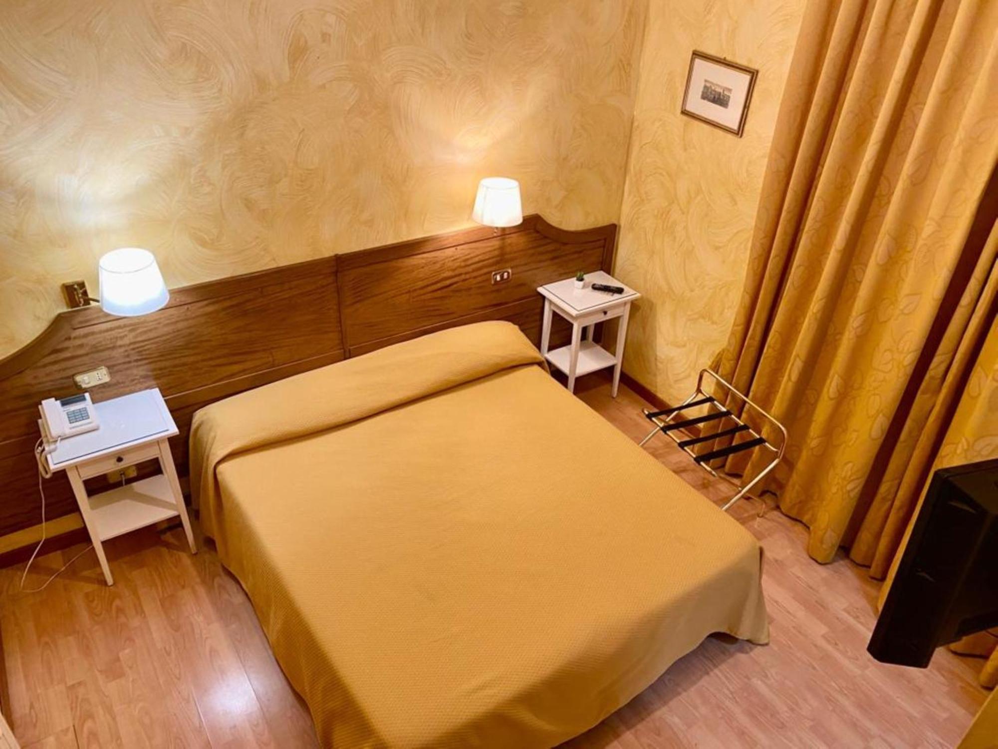 Roma Castle Termini Hotel ภายนอก รูปภาพ