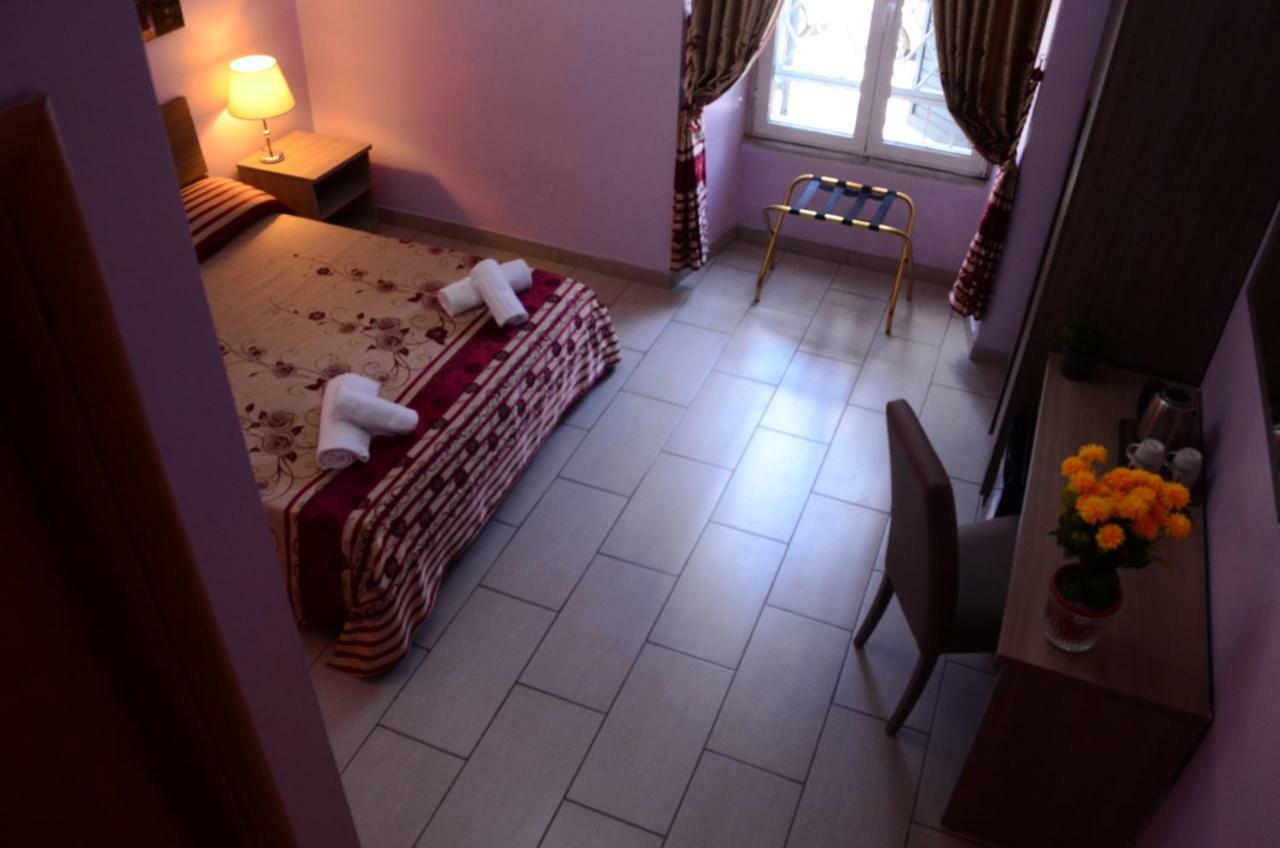 Roma Castle Termini Hotel ภายนอก รูปภาพ