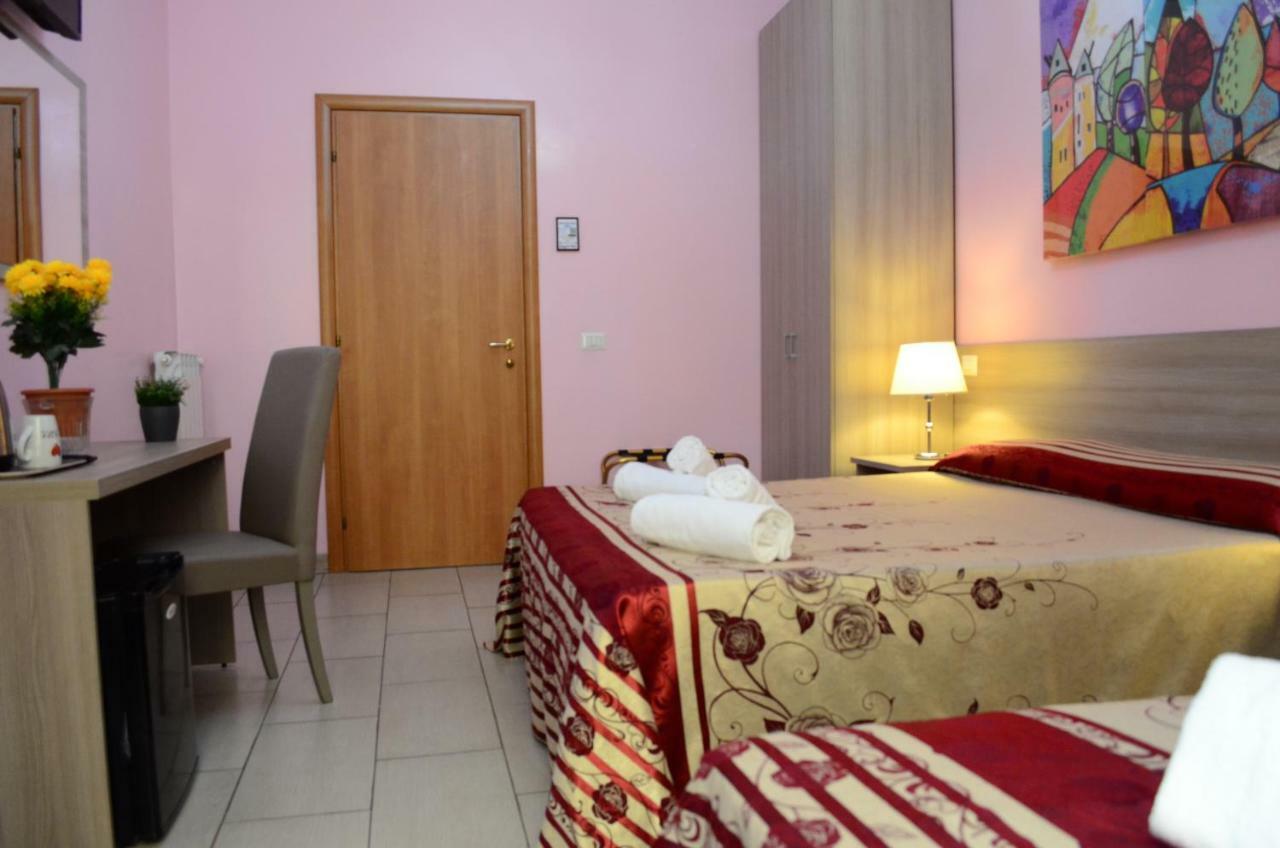 Roma Castle Termini Hotel ภายนอก รูปภาพ