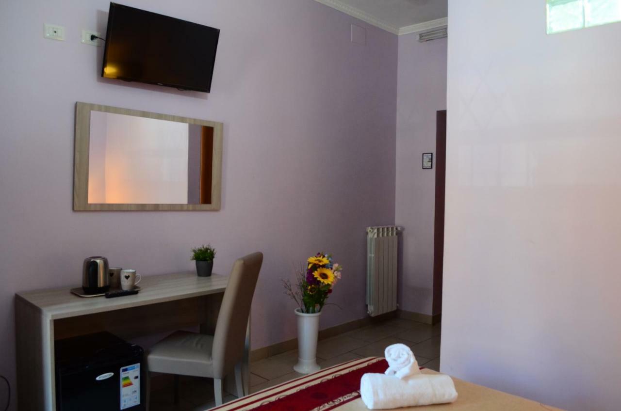 Roma Castle Termini Hotel ภายนอก รูปภาพ