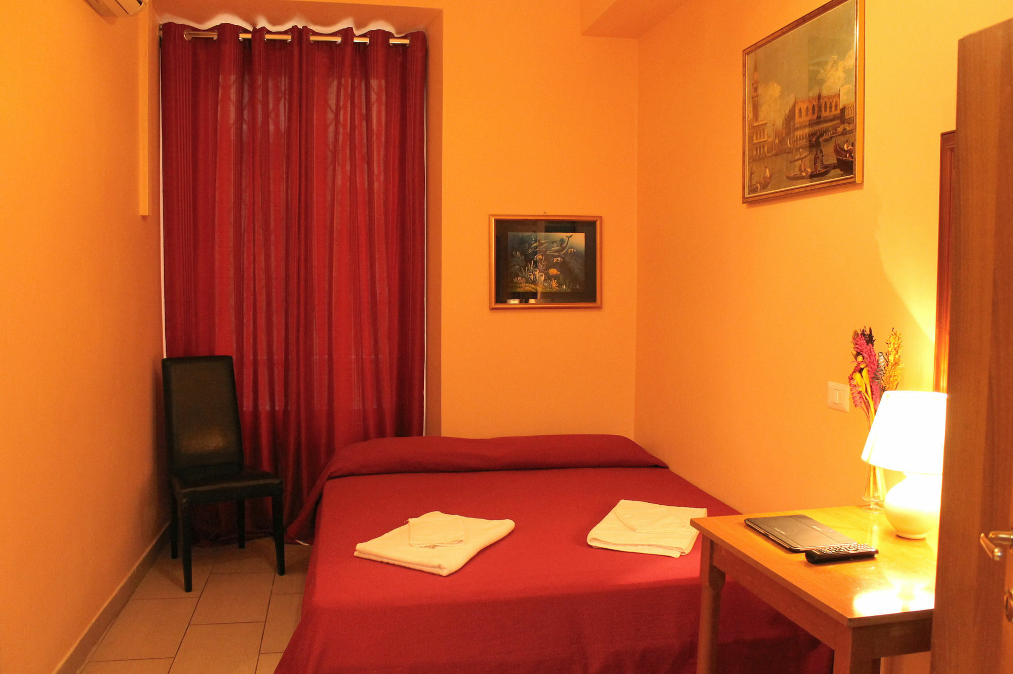 Roma Castle Termini Hotel ภายนอก รูปภาพ